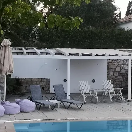 The Iconpainter Peroulia Appartement Kómboi