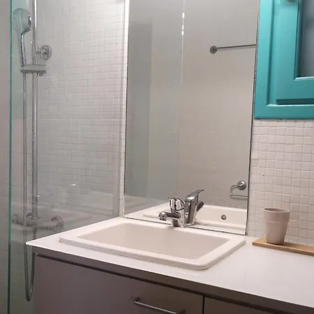 The Iconpainter Peroulia * Kómboi