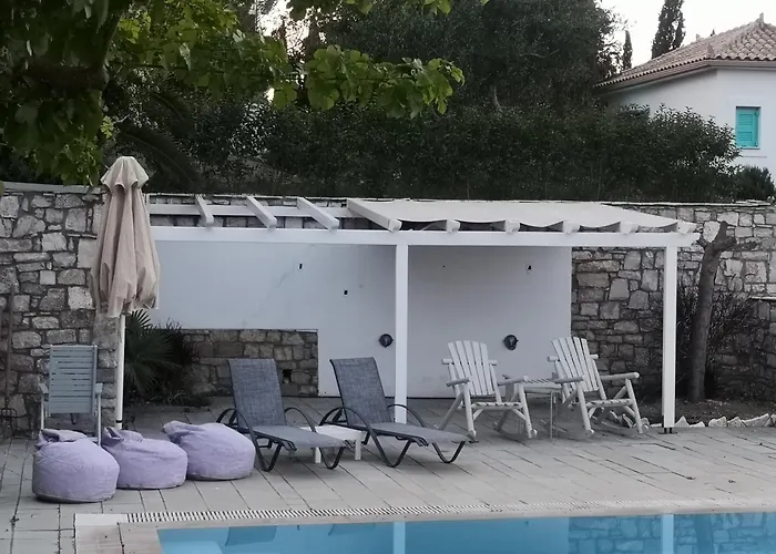 The Iconpainter Peroulia Appartement Kómboi