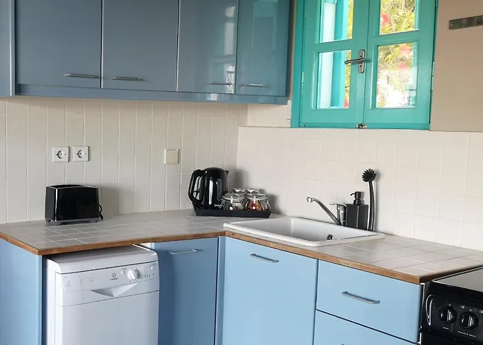 The Iconpainter Peroulia Kómboi