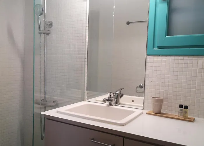 The Iconpainter Peroulia * Kómboi